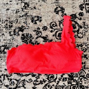 Cute Aerie scalloped bandeau bikini top!